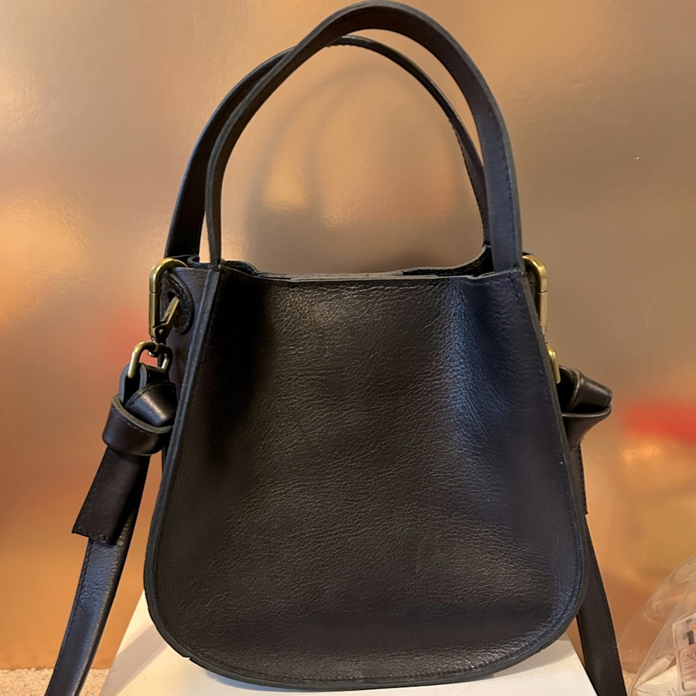 🌸NWT Authentic Madewell The Sydney Crossbody Bag in Black